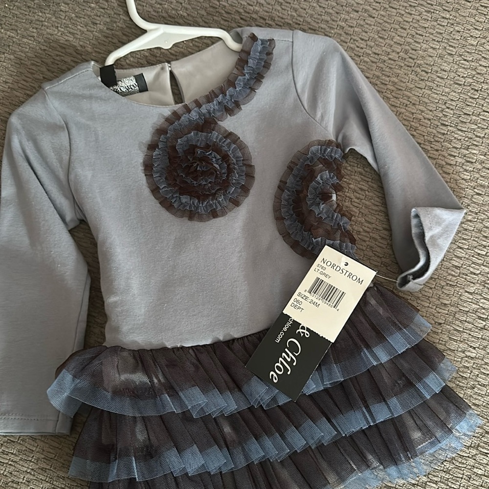 BNWT Isabella and Chole ruffled top